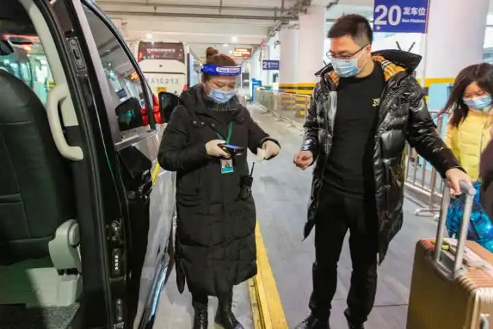 杭州机场小型巴士门对门接送服务_萧山机场-安吉主城区定制客运班线_杭州机场大巴电话咨询