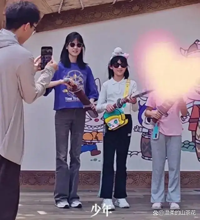 陆毅鲍蕾女儿网络霸凌回应_陆毅回应贝儿偷钱_陆毅女儿网络霸凌事件真相