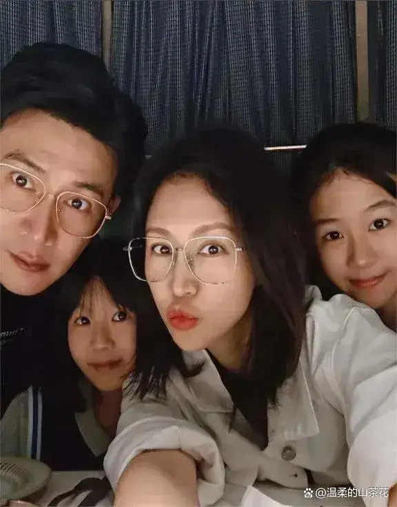 陆毅鲍蕾女儿网络霸凌回应_陆毅女儿网络霸凌事件真相_陆毅回应贝儿偷钱