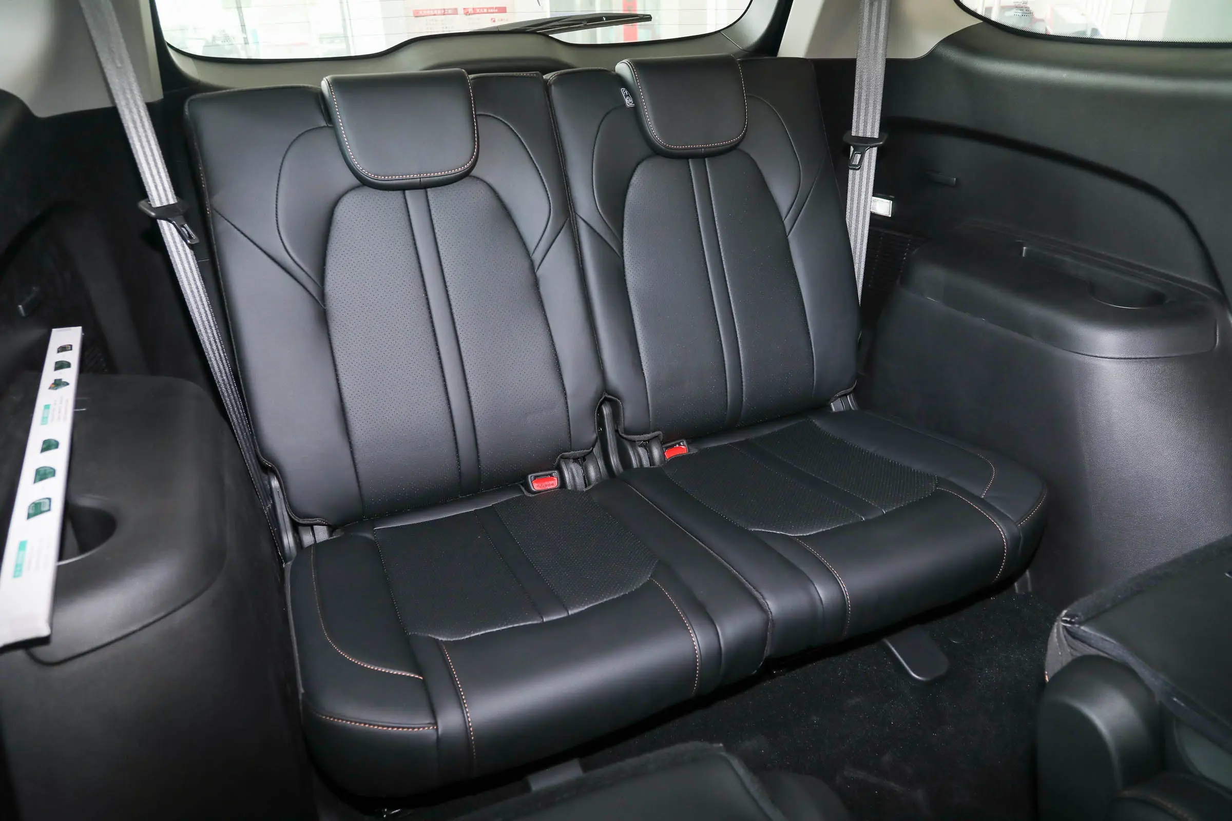 宝骏360 二排座椅调节 空间实用性_宝骏全新高端车mpv