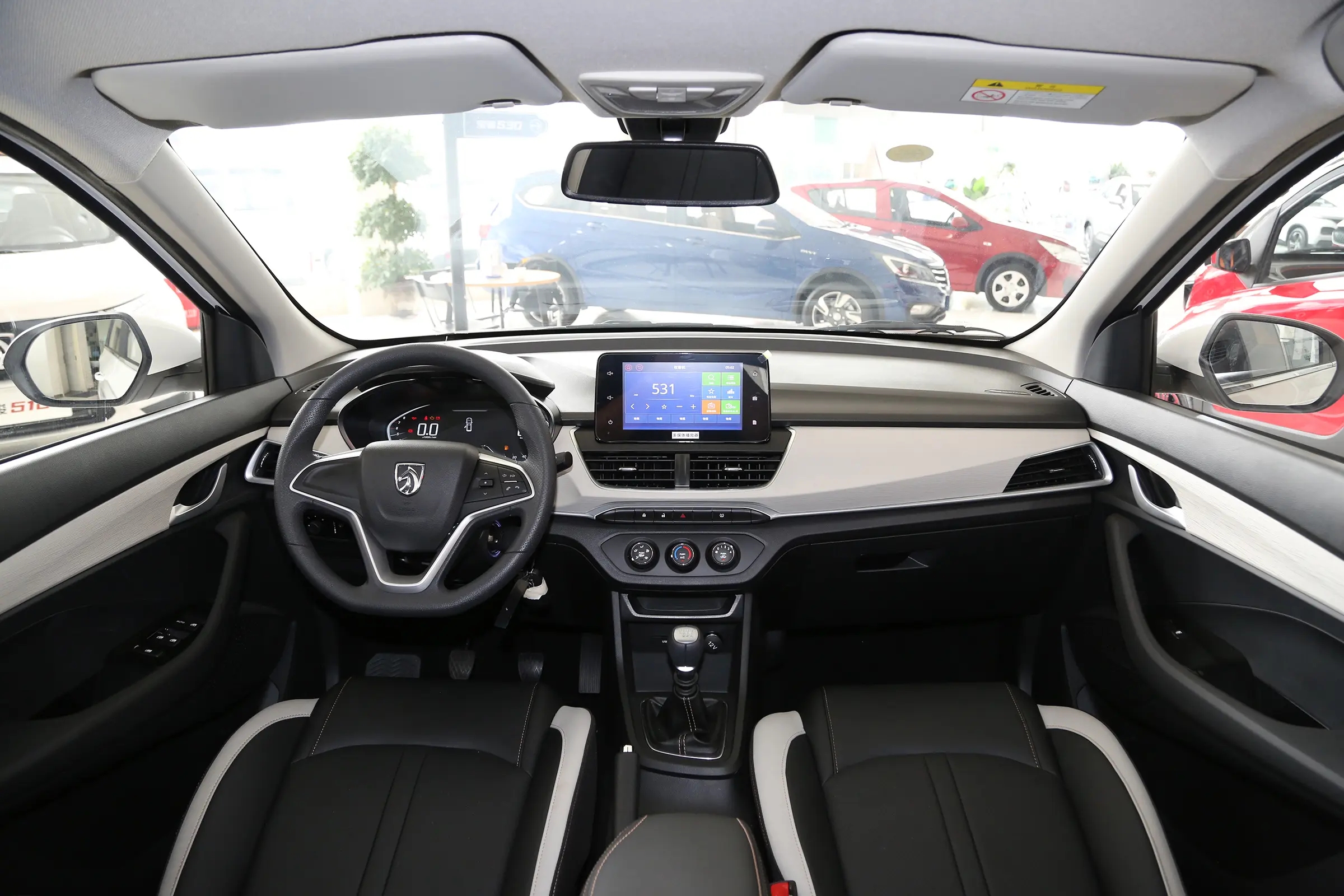 宝骏全新高端车mpv_宝骏360 二排座椅调节 空间实用性