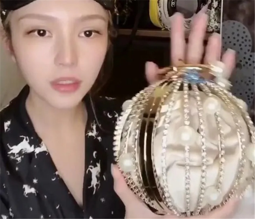 周扬青by far品牌挚友_圣罗兰官网包包图片_周扬青爱马仕联名