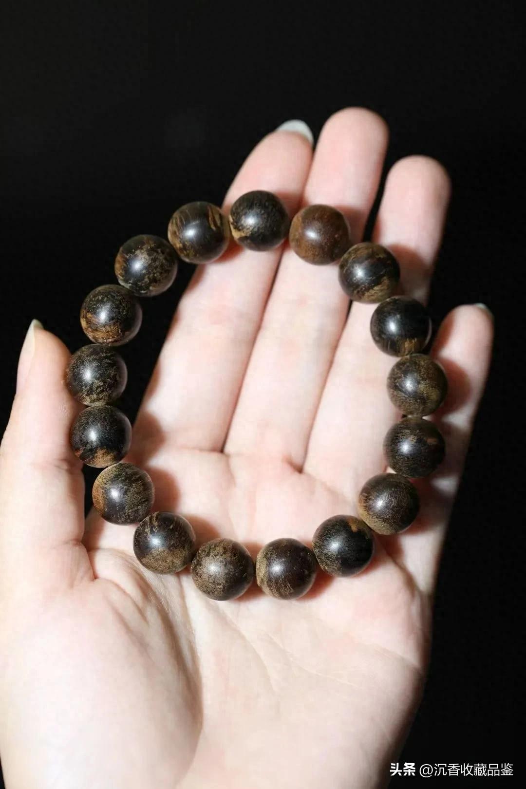 27颗佛珠穿法的含义_量手腕围选佛珠大小_挑选沉香佛珠手串尺寸
