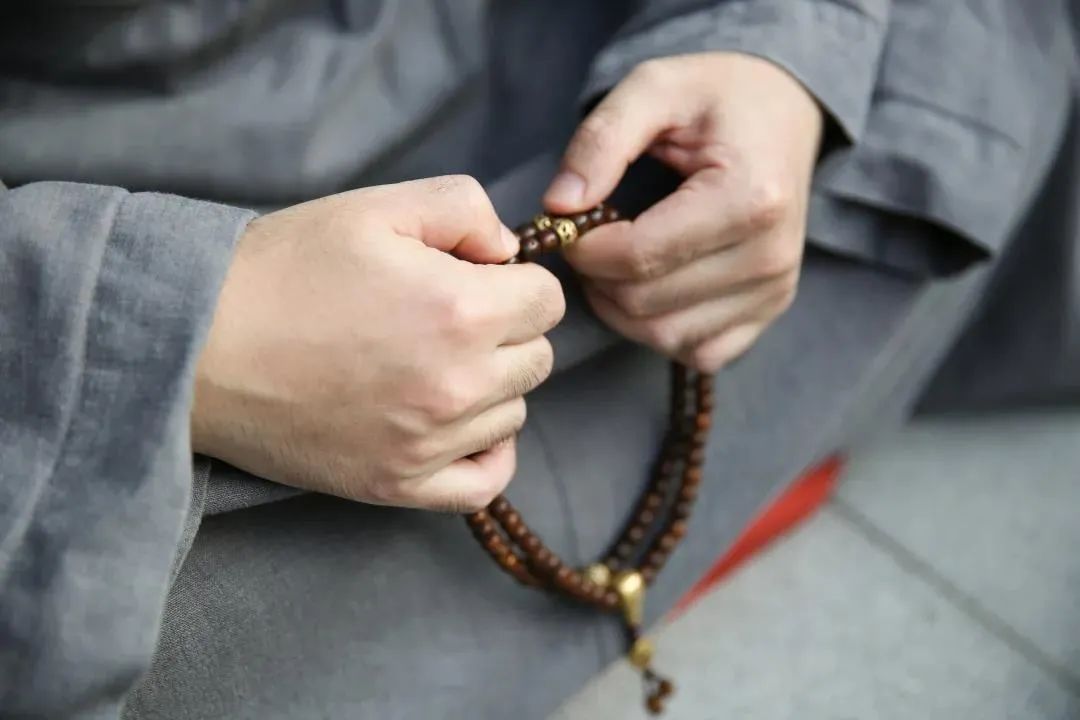 念珠颗数含义_27颗佛珠穿法的含义_念珠材质功德