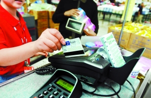 零额度信用卡产生透支_信用卡未使用授信额度加权风险资产_银行信用卡额度调整政策