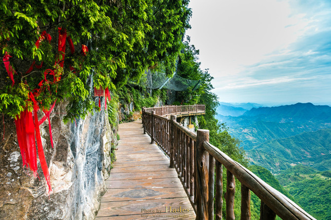 塔云山金顶观景_塔云山道教名山_镇安塔云山住宿