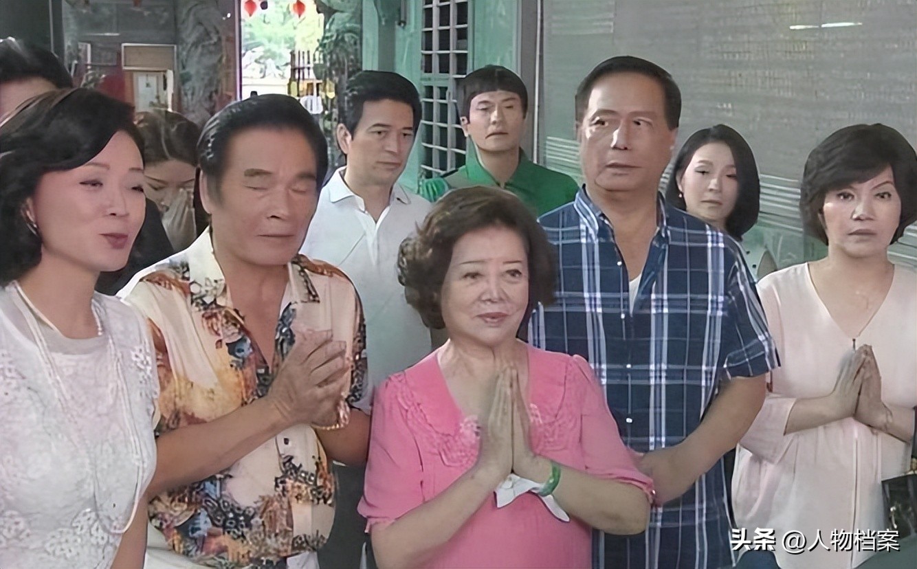 台湾男星雷洪六妻同住_雷洪现实版韦小宝_雷洪六个老婆