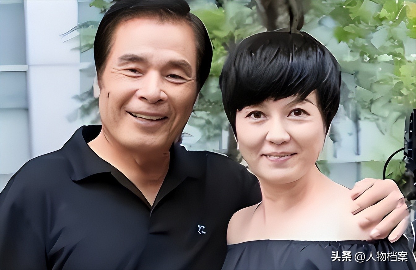 雷洪六个老婆_雷洪现实版韦小宝_台湾男星雷洪六妻同住