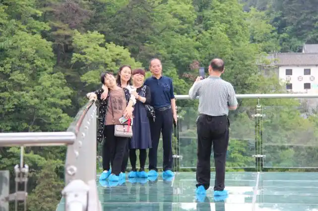 镇安塔云山住宿_端午秦岭康养会客厅_寻梦大秦岭粽情塔云山