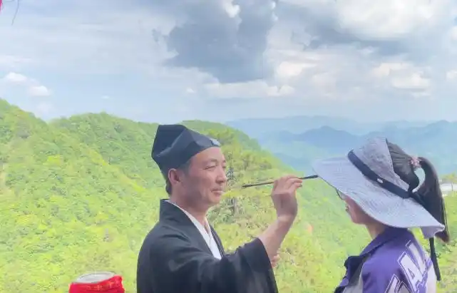 端午秦岭康养会客厅_镇安塔云山住宿_寻梦大秦岭粽情塔云山