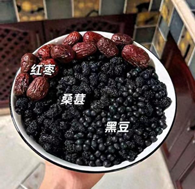 吃什么可以长头发_中医食疗养发_桑葚黑豆大枣膏