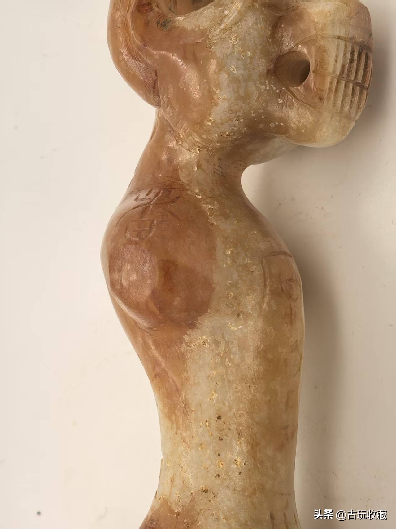 汉代龙首玉贵人品鉴_泰古斋收藏玉器鉴定_古代玉枕头图片及价格