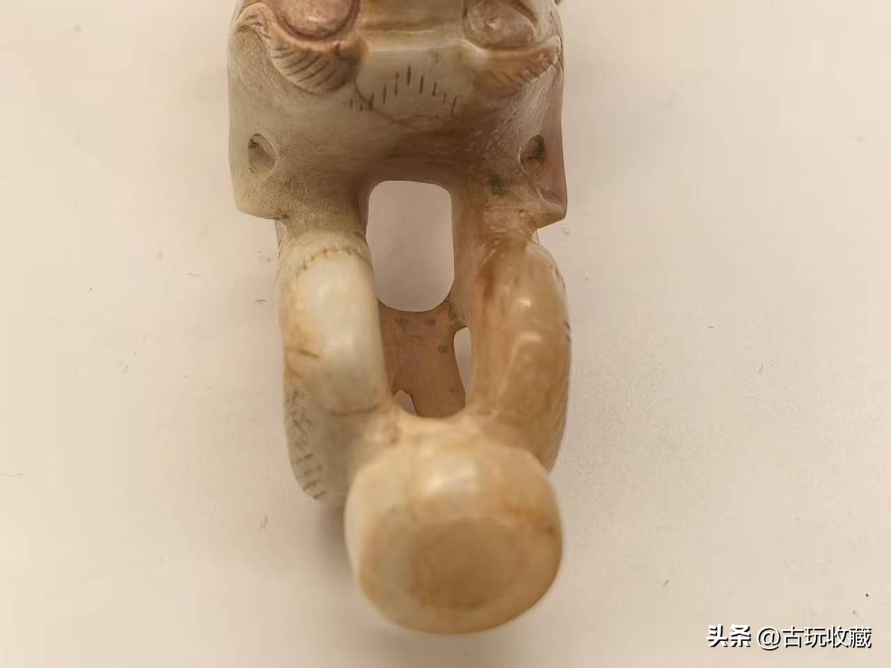 汉代龙首玉贵人品鉴_古代玉枕头图片及价格_泰古斋收藏玉器鉴定