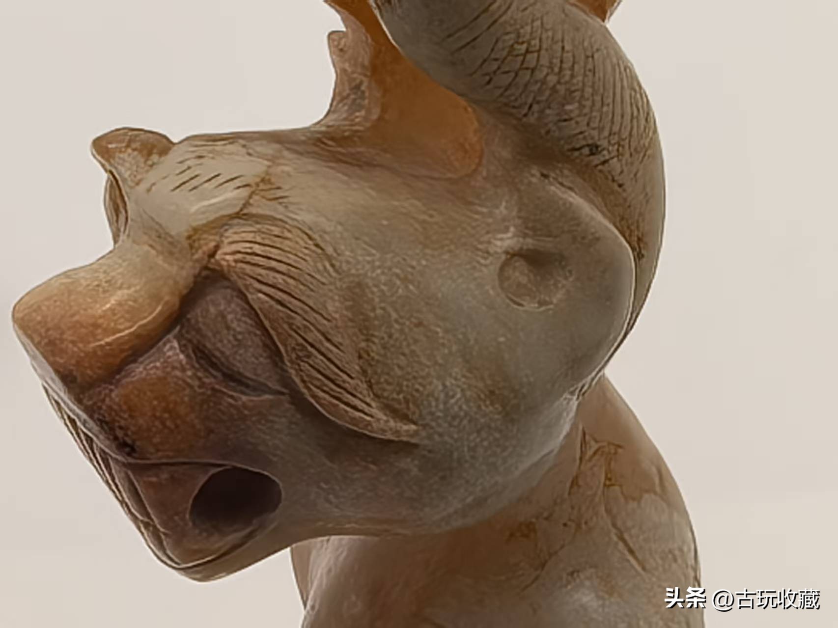 古代玉枕头图片及价格_汉代龙首玉贵人品鉴_泰古斋收藏玉器鉴定