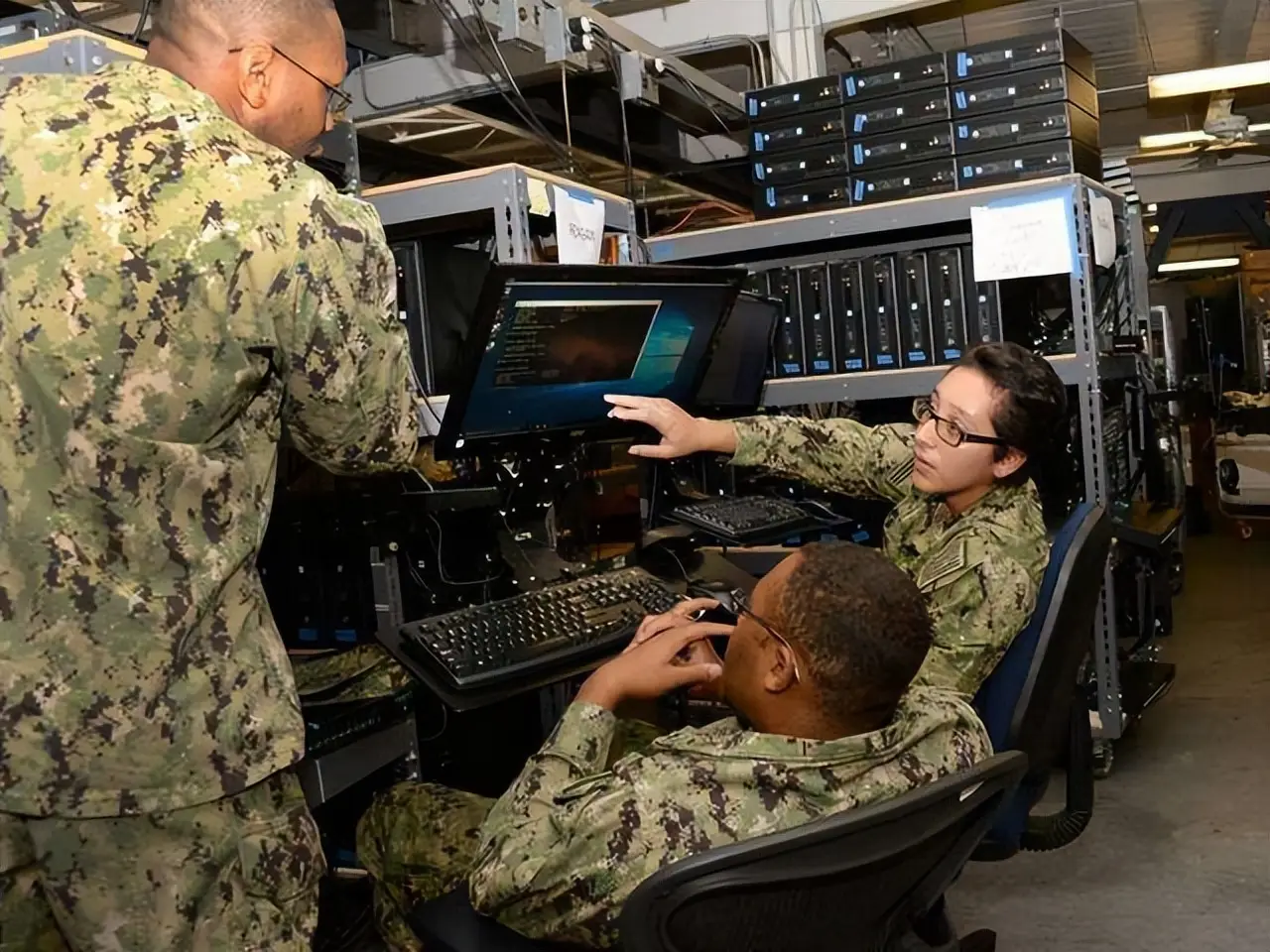 英若诚举报李克夫妇_英若诚个人资料_李克夫妇间谍案