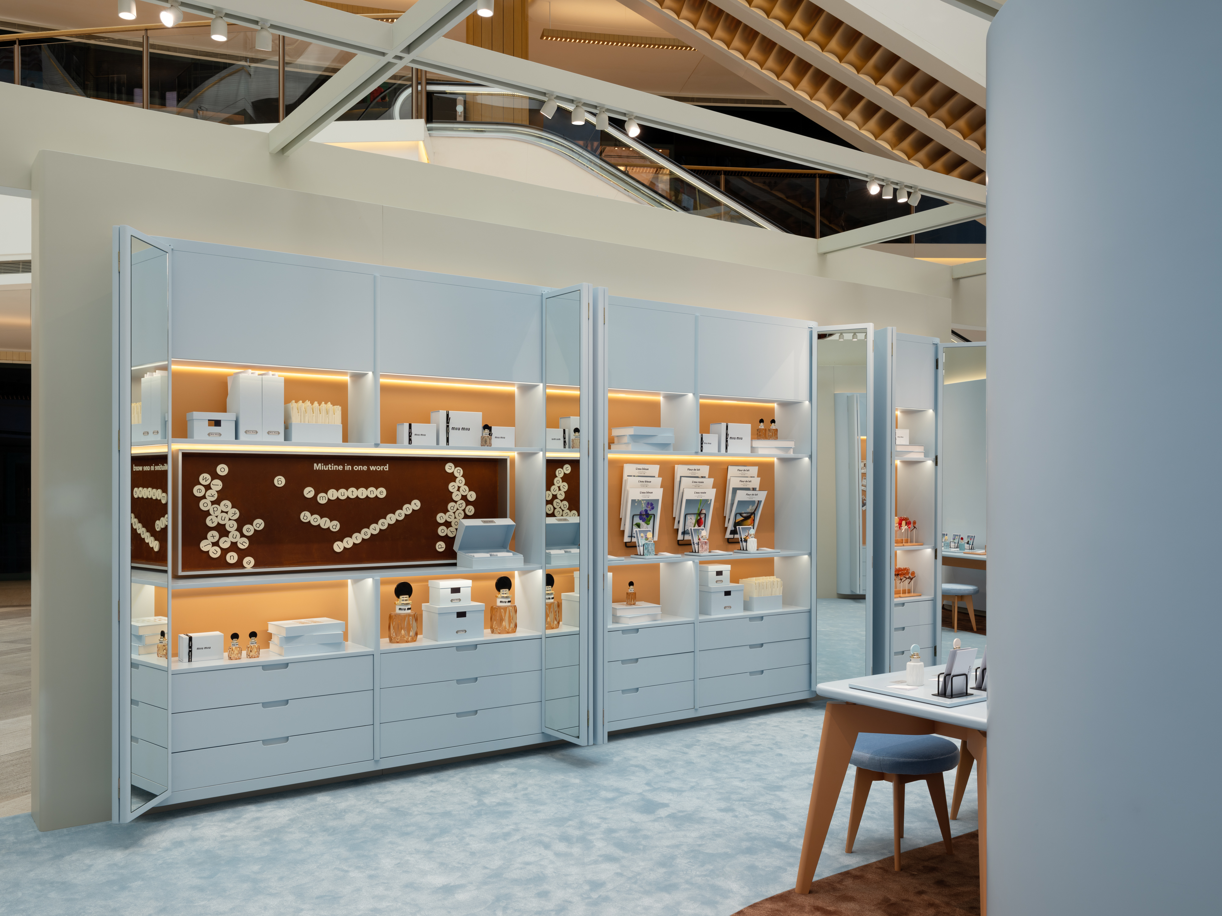 miumiu官网香水图片_Miu Miu Miutine 缪斯香水 叛逆活力独特香气