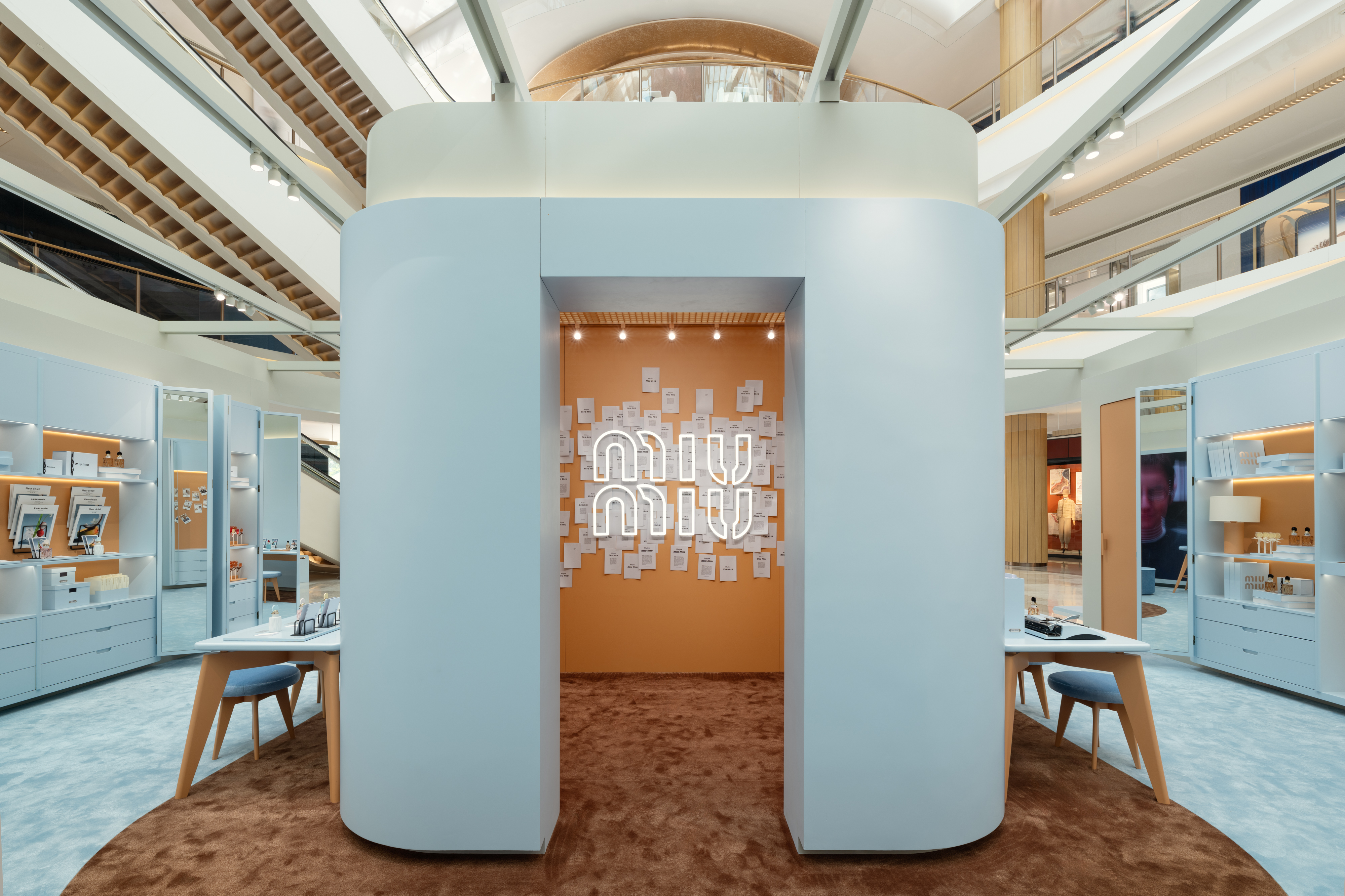 miumiu官网香水图片_Miu Miu Miutine 缪斯香水 叛逆活力独特香气