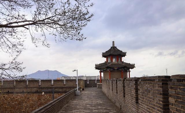 兴城农家院住宿多少钱_兴城古城墙 明清街 祖氏石坊 菊花岛 八角井 大龙宫寺 红崖子花生 多宝鱼 兴城温泉 徐大堡镇 海蜇棚子 泳