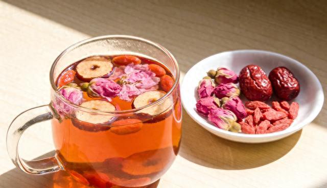 春天办公室美容饮_玫瑰红枣枸杞气血汤_玫瑰黑糖什么时候喝好