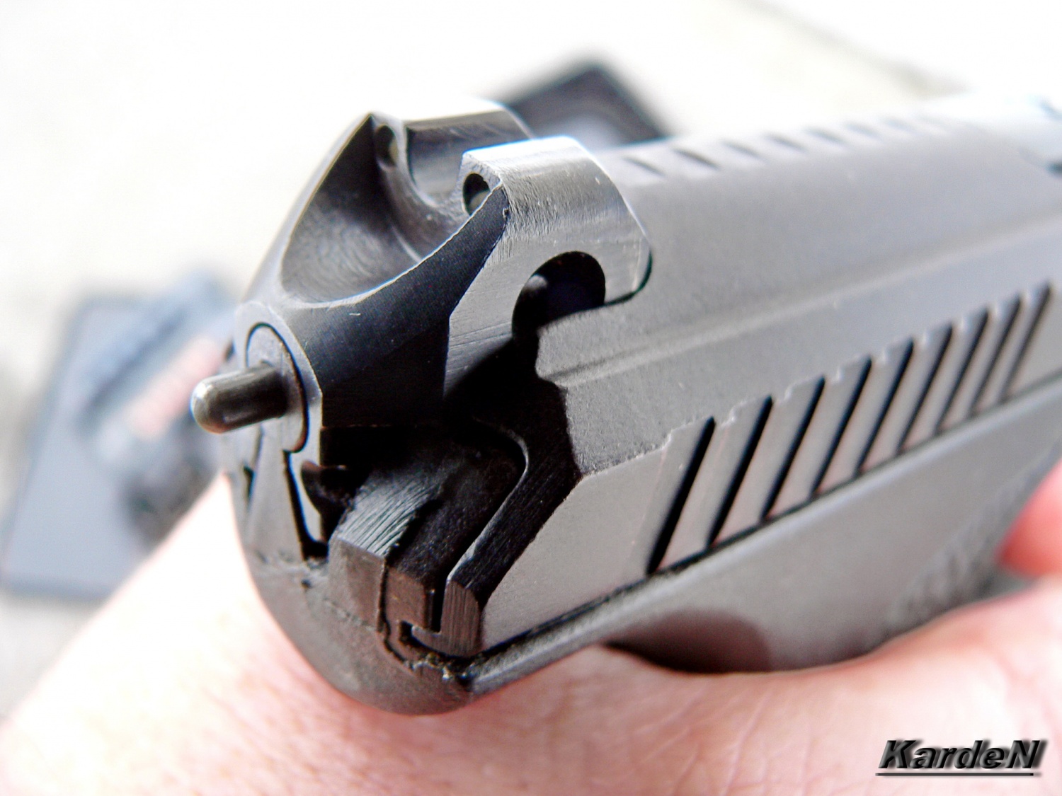 俄罗斯制式手枪GSh-18_乌鸦项目GSh-18手枪_谢尔久科夫手枪