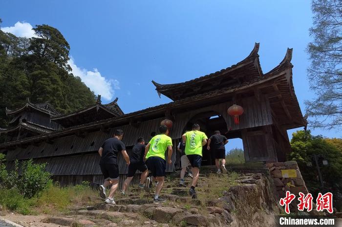 中国木拱廊桥建造技艺_木质拱桥模型_木拱桥非遗保护现状