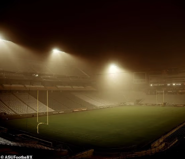 季风沙尘墙袭击凤凰城_亚利桑那菲尼克斯沙尘暴_凤凰城美国沙尘暴