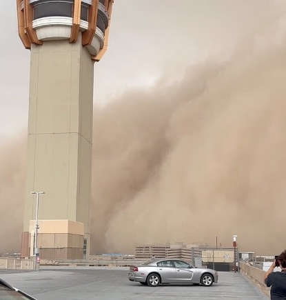 亚利桑那菲尼克斯沙尘暴_凤凰城美国沙尘暴_季风沙尘墙袭击凤凰城