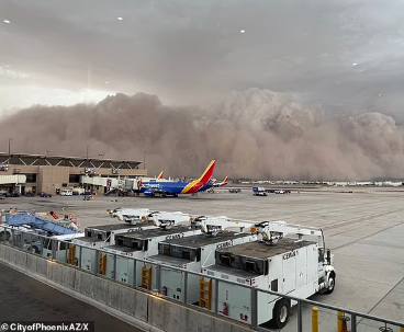 季风沙尘墙袭击凤凰城_凤凰城美国沙尘暴_亚利桑那菲尼克斯沙尘暴