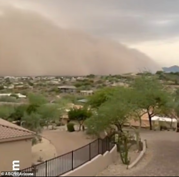 亚利桑那菲尼克斯沙尘暴_季风沙尘墙袭击凤凰城_凤凰城美国沙尘暴