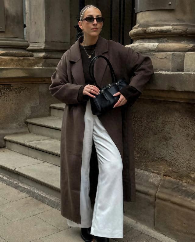 过年穿搭高级感_大衣高腰裤短靴_冬季红色大衣搭配图片