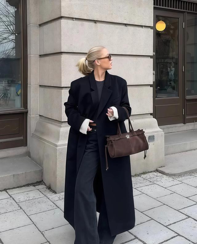 过年穿搭高级感_冬季红色大衣搭配图片_大衣高腰裤短靴