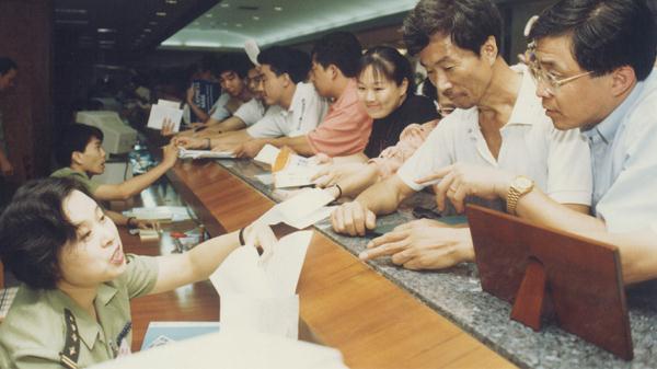 37本工作日志记录出入境管理工作37载故事