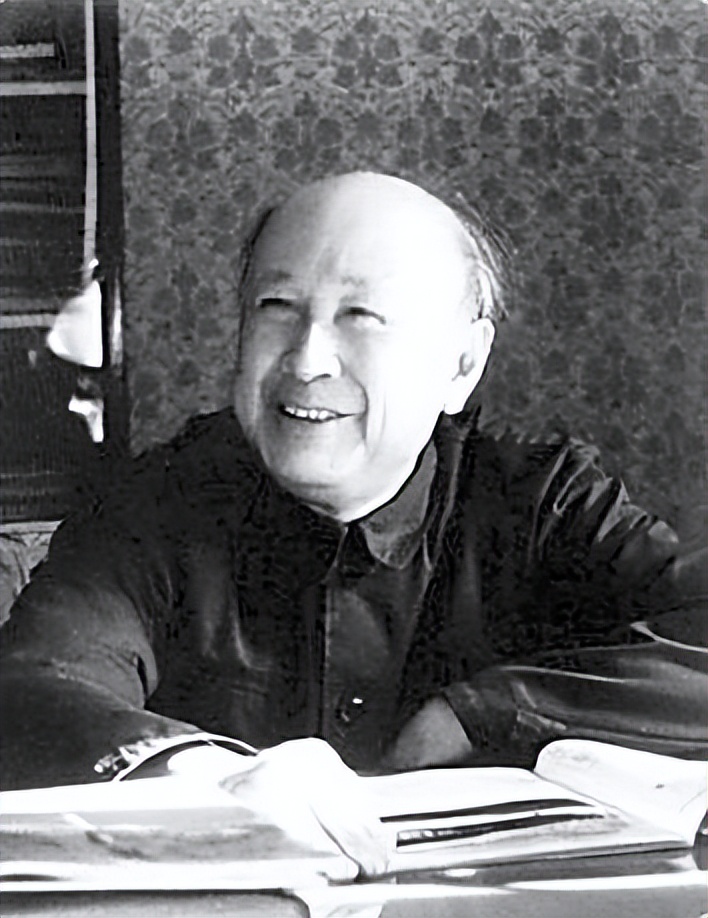 钱学森被美国关押五年经历_钱学森回国特殊待遇_两弹一星之父钱学森