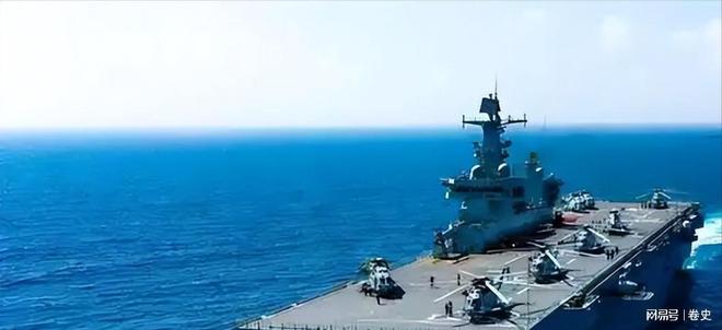 中国076型两栖攻击舰四川舰首次海试_电磁弹射无人机攻击舰_中国两栖登陆舰