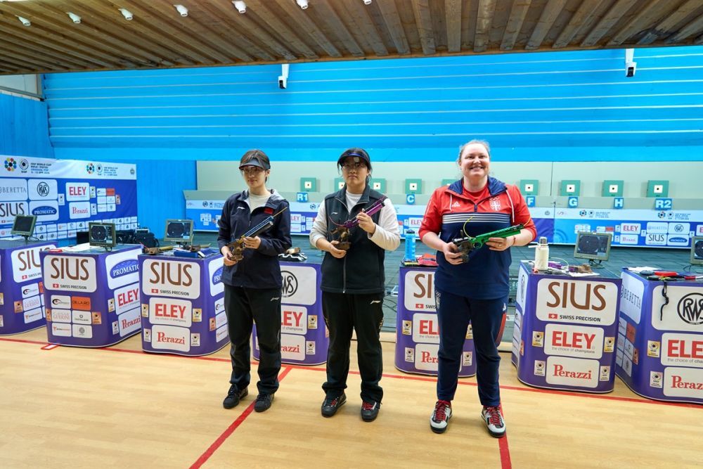 西甲7连胜！巴萨4-1领先皇马9分 亚马尔造3球_亚马尔两传一射巴塞罗那4比1西班牙人_费兰托雷斯进球亚马尔助攻巴萨取胜