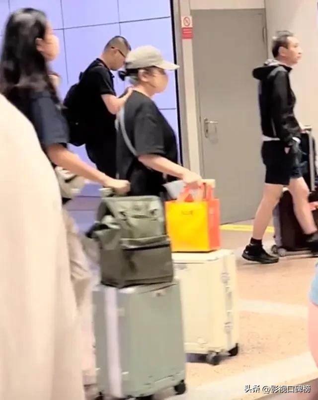 江珊田小洁高亦心机场偶遇_田小洁高亦心继父继女关系_江珊再婚对象是谁