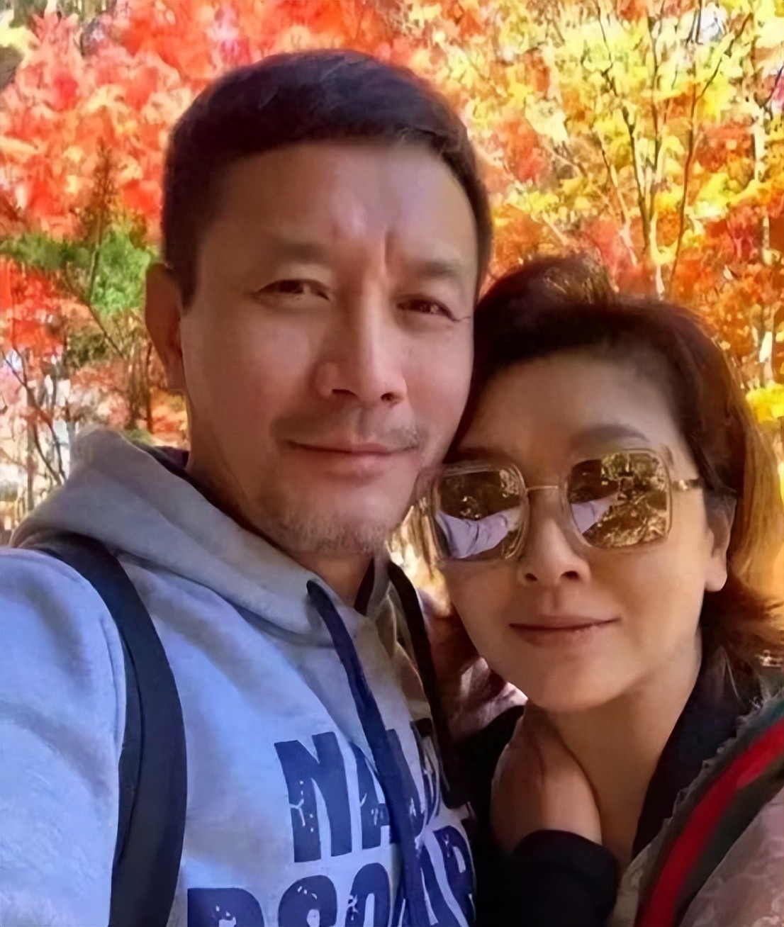 江珊二婚对象田小洁_江珊再婚对象是谁_田小洁时尚穿搭风格