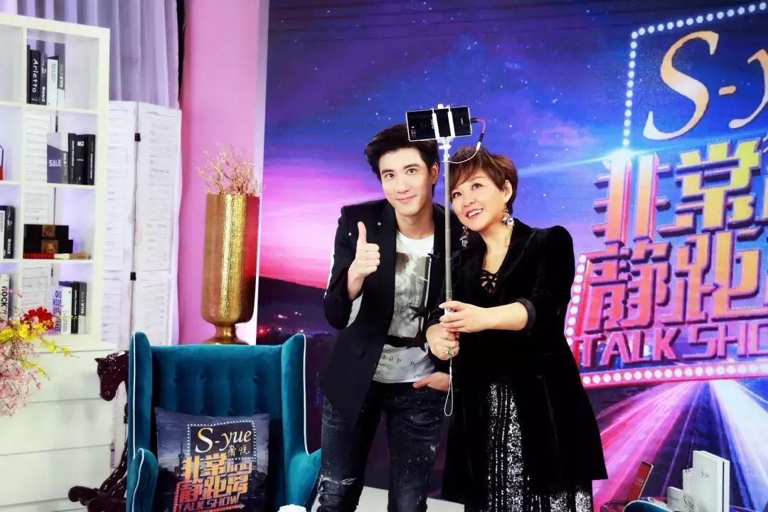 王力宏桌面壁纸 高清_王力宏 非常静距离 女儿奴
