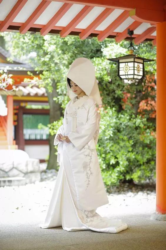 不同国家婚服特色_各国新娘传统服饰_晚礼服发型 新娘