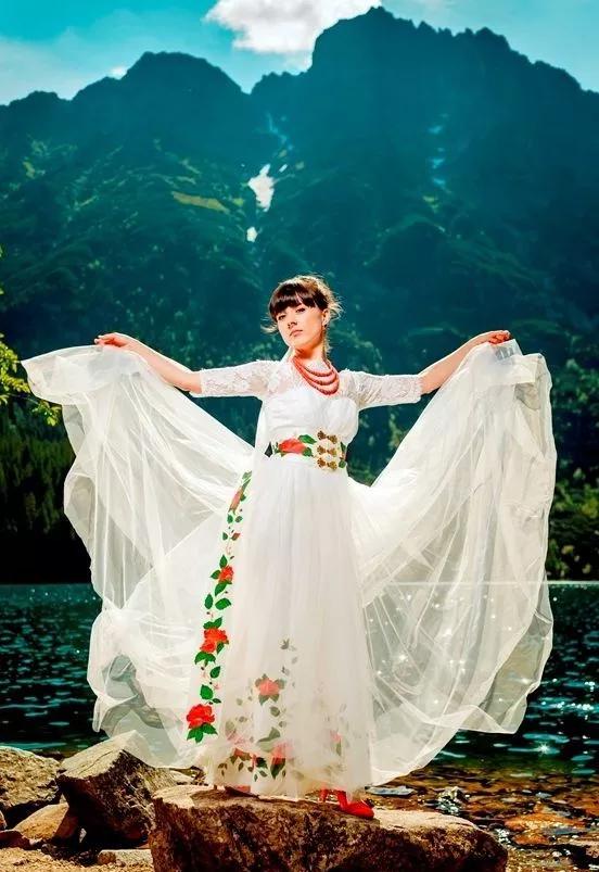 各国新娘传统服饰_不同国家婚服特色_晚礼服发型 新娘