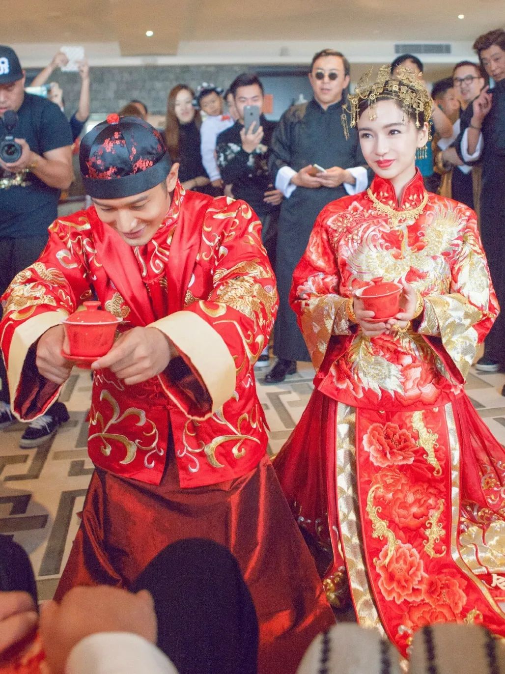 各国新娘传统服饰_不同国家婚服特色_晚礼服发型 新娘