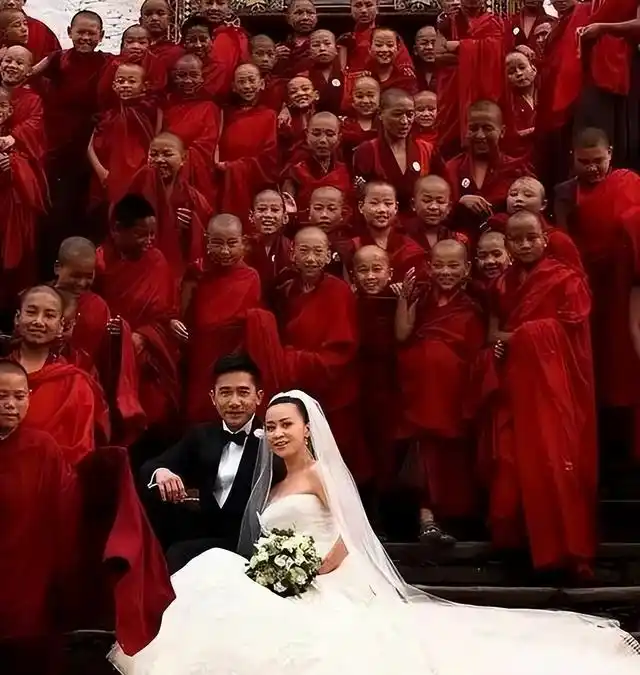 刘嘉玲梁朝伟16周年结婚纪念 重返不丹婚礼地_刘嘉玲梁朝伟恩爱如初 重温甜蜜时光_梁朝伟与刘嘉玲的婚礼
