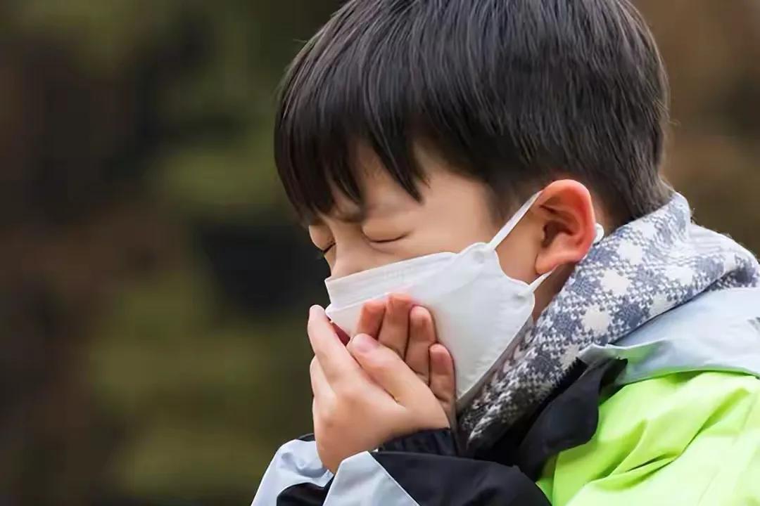 咳嗽分型辨别指南_小孩久咳不愈吃什么好_儿童咳嗽饮食误区