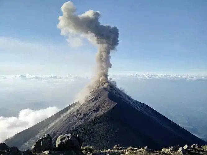 火山渣锥火山喷发特点_海底火山生态系统_火山喷发类型