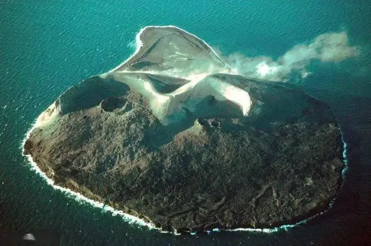 水的压力不足以抵消火山口的喷发力量_海底火山生态系统_海底火山为何不被大海的水灭火