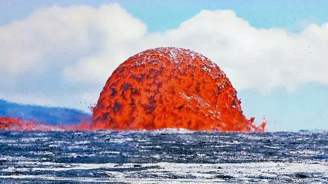 海底火山生态系统_水的压力不足以抵消火山口的喷发力量_海底火山为何不被大海的水灭火