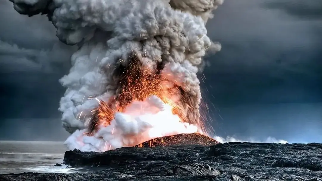 海底火山为何不被大海的水灭火_海底火山生态系统_水的压力不足以抵消火山口的喷发力量