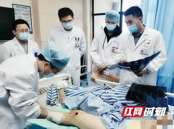 早日康复！知名野球手曹芳对抗时倒地重伤 遭遇前交叉韧带断裂_董克芳专家团队_膝关节前交叉韧带断裂手术