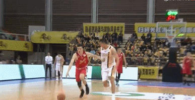 早日康复！知名野球手曹芳对抗时倒地重伤 遭遇前交叉韧带断裂_CBA新赛季伤病潮_丁皓然前十字韧带断裂