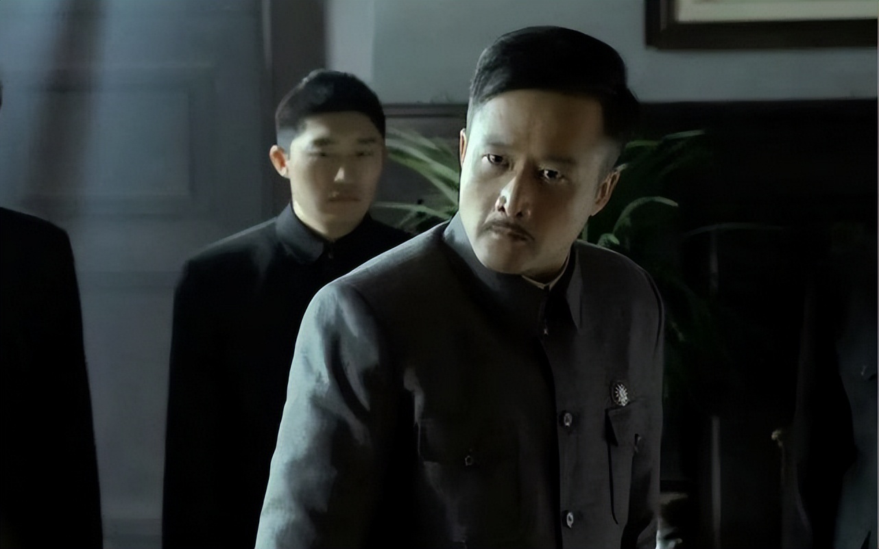 王凯硬塞关系户解决危机_快乐大本营 胡歌王凯_胡歌伪装者导演后悔